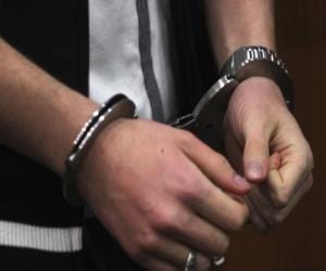 Snacing used for girlfriends, arrested.