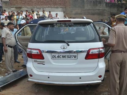 property dealer got murdered in his car