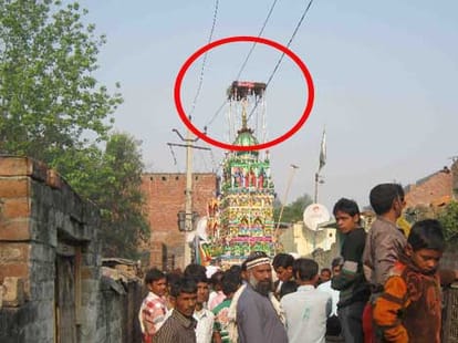 twenty eight scorched after tazia touched to high tension line.
