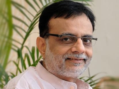 gandhinagar bureaucracy move to delhi to establish gujarat model in country