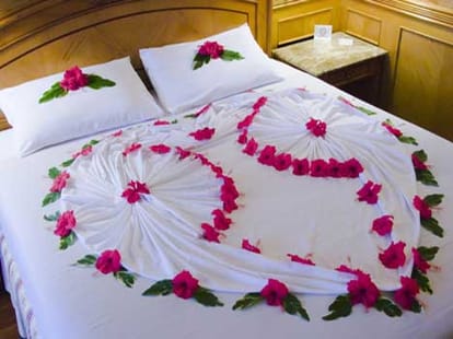 room decoration tips for wedding night