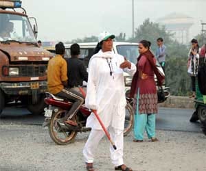 Woman controls traffic after daughter death.