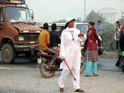 Woman controls traffic after daughter death.
