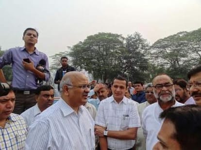 akhilesh govt. two minister become against for 200 crore scam.