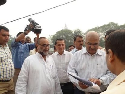 principal secetary alok ranjan give warning to officers.