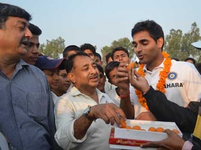 Peoples Choice Award to Bhuvneshwar Kumar - LG ICC Cricket Awards
