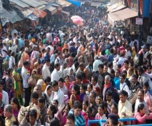 huge croud of devotees in haridwar on purnima.