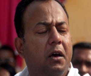 ajsu leader naveen jaiswal cried in public