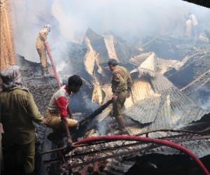 Deadly Fire in Shops, Harm of 20 Lakh