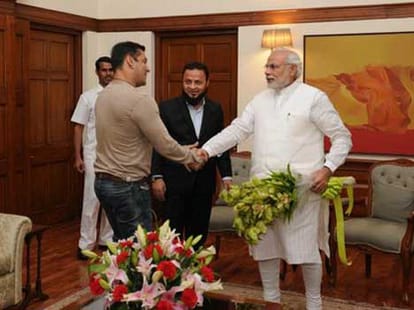 shahrukh, aamir invite in salman sister marriage