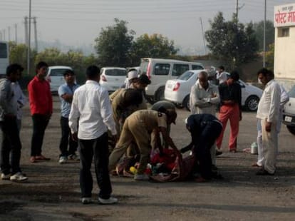 school student jump from bus,  one died