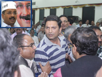 kejriwal launches trade wing of aam aadmi party