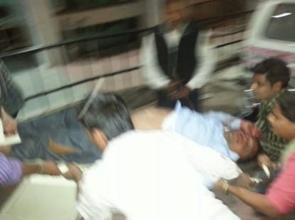 uncontrollable car flew 5 people in ghaziabad.
