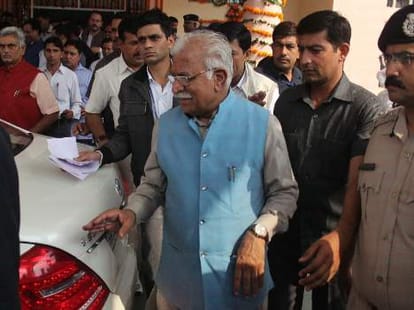 Haryana CM Manohar lal Khattar Video Conferencing with DCs
