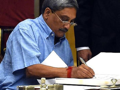 manohar parikar fill up rajyasabha namankan.