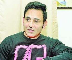 punjabi folk singer sarvjeet cheema in una festival.