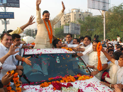 Mahesh sharma greeted by noida people.