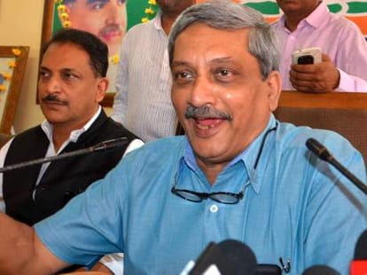 defence minister manohar parrikar's statement over pakistan