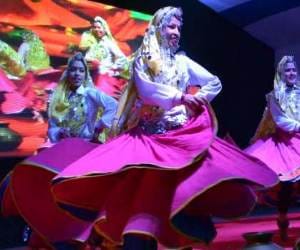 Picture tied to dance , RG college topper