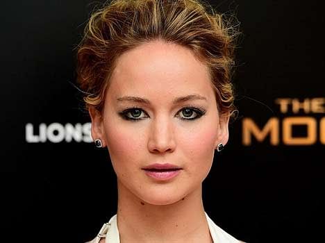 Jennifer Lawrence Suffers A Wardrobe Malfunction - Amar Ujala Hindi ...