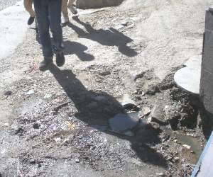 Road finger is dislocated, broken sewer hole mhatc