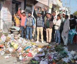 Cleaning staff protest against beauty parlor owner