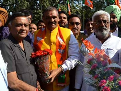narendra modi minister vijay sanpla alligade akali leader in drug issue