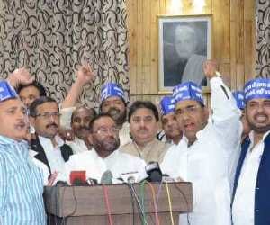 bsp officers face protest by shoes.