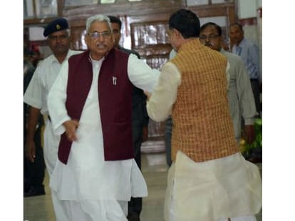 Ruckus in Vidhan Mandal session in UP.
