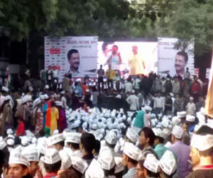 AAP's delhi dialogue began on jantar mantar.