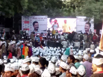 AAP's delhi dialogue began on jantar mantar.