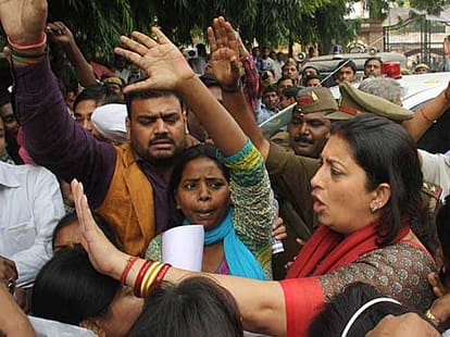 smriti irani in pain after lifting sword.