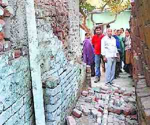 Wall collapse on two children, a death