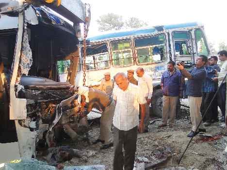 clashed between two buses, 10 injured