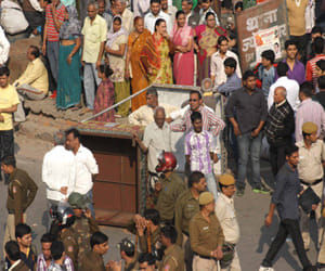 Man found dead in suspicious condition in delhi.