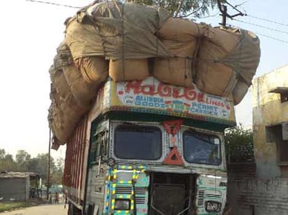 twelve died in accident up.
