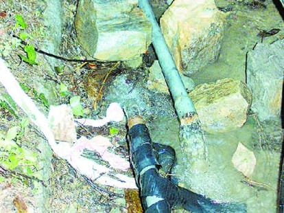 leakage on road mc shimla.