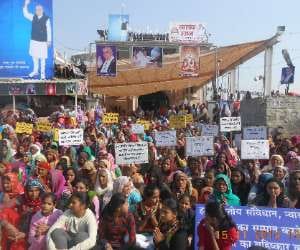 Sant Rampal Supporters Trainning to be Save from Police