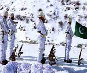 pakistan army and militants gathering across the border