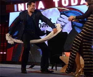 Will salaman can towel dance to Arpita wedding 