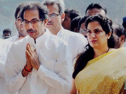servents of Uddhav Thackerey quarrel with knife in MatoShree