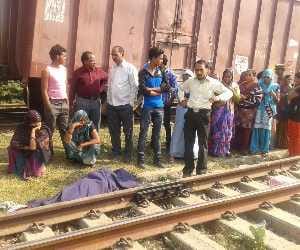 mother and daughter died on taking railway crossing shortcut.