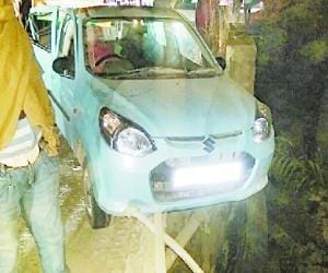 Santro car rammed into the unknown, the student's death.