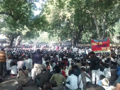 sant rampal supporters gathered at jantar-mantar in delhi.