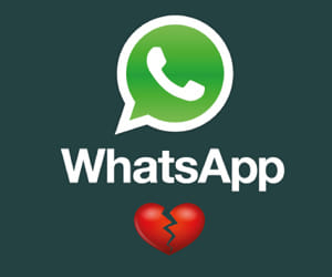 The young woman was sending obscene messages on Whatsapp.