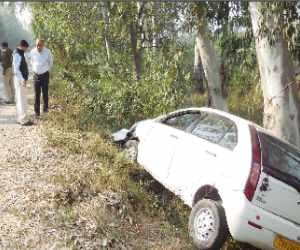 zee reporter killed in road accident, 2 serious