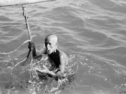 fishers of arab picked pearl before  the invention of petroleum