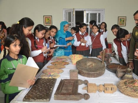 School children descended in art exhibition