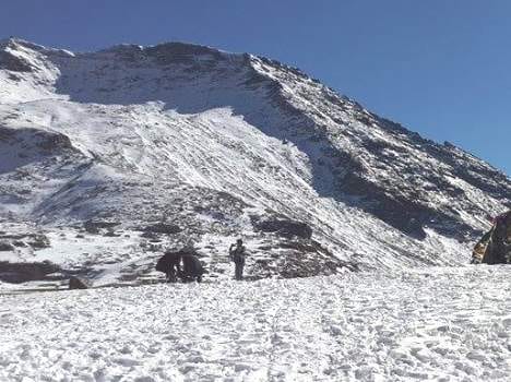 Minimum temp drops to sub-zero in entire Kashmir division
