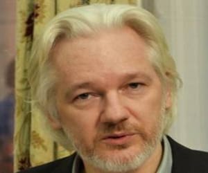 Arrest warrent remain on Julian Assange 